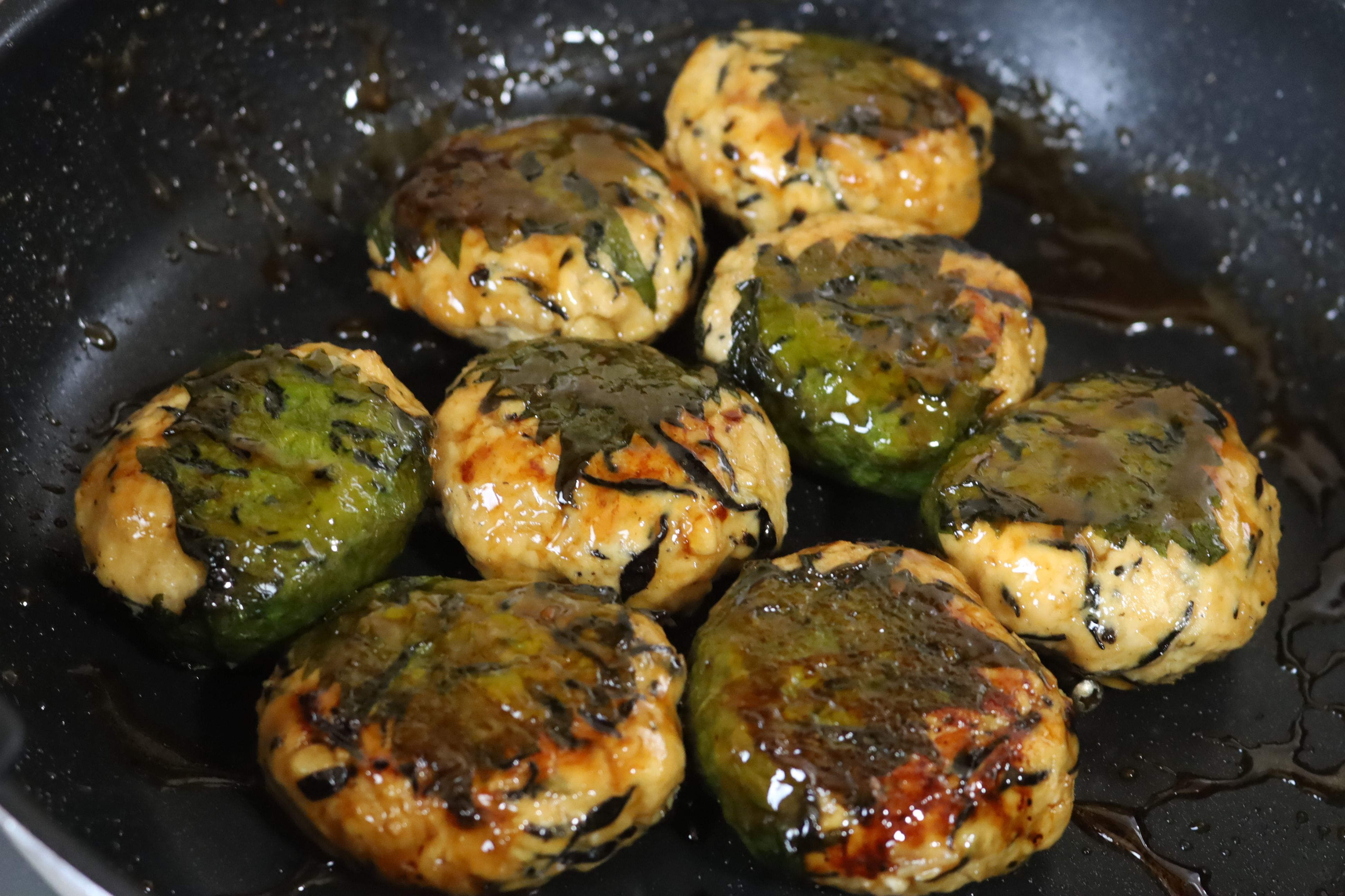 栄養爆弾！【ひじきとえのきのお豆腐鶏つくね】お弁当にも◎ | レシピ