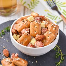 ビールがすすむ！やみつきベーコンペッパー乾パン│非常食活用