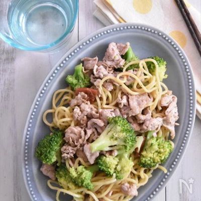 ブロッコリーと豚こまのさっぱり!梅味焼きそば