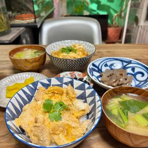 ぴいすけの作ってみた!投稿(【鶏むね肉の親子丼】ワンパンで２人分同時調理♪コスパも抜群！)