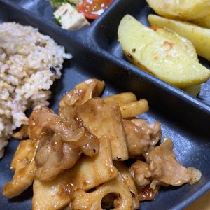 あきの作ってみた!投稿(ご飯が止まらない！【豚こまとれんこんのこってり甘酢炒め】)