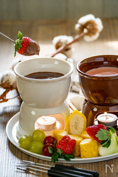 フォンデュ鍋に入った豆乳チョコレートフォンデュ