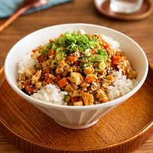 お肉なしでもしっかり満足【豆腐そぼろ丼】