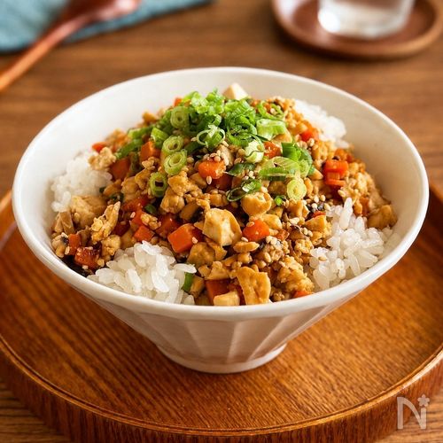 お肉なしでもしっかり満足【豆腐そぼろ丼】