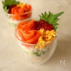 サーモンといくらの彩りカップ寿司