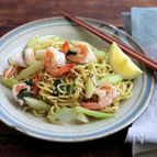 海老とセロリの塩レモン焼きそば。