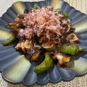 楽ラク手抜キッチン🐶🐾の作ってみた!投稿(【最強おつまみ♡】万願寺とうがらしと椎茸のニンニクポン酢炒め)