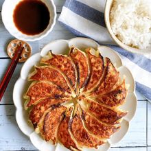 野菜たっぷり！基本の焼き餃子