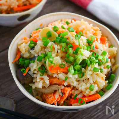 鮭のガリバタ醤油炊き込みご飯【秋の味覚♪香りがたまらない】
