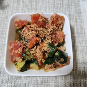 とももの作ってみた!投稿(5分で完成！【トマトときゅうりの中華風ツナサラダ】)