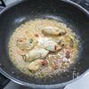 牡蠣と舞茸の豆板醤炒めの工程2