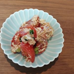 ゆの作ってみた!投稿(ガーリック香る♪トマトとツナのこく旨サラダ)