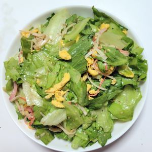 ふうかの作ってみた!投稿(カニカマとレタスと卵のさっぱりヘルシーサラダ😋🥗)