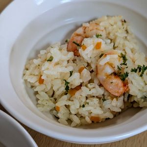 まゆのの作ってみた!投稿(【炊飯器で簡単♪ガーリック海老ピラフ】夏休みランチに♡︎)