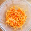レンジでかんたん。にんじんの皮のキャロットラペの工程2