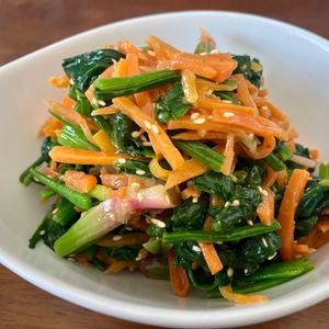 Shinoの作ってみた!投稿(【ほうれん草とニンジンの麺つゆ胡麻ドレ和え】栄養満点副菜)