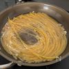 ワンパン10分！【菜の花とホタルイカのペペロンチーノ】の工程2