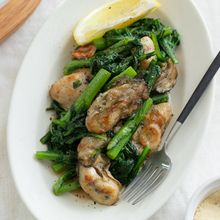 牡蠣と春菊のガーリックバターソテー