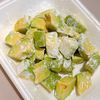 鶏モモ肉とアボカドの塩レモン炒めの工程1