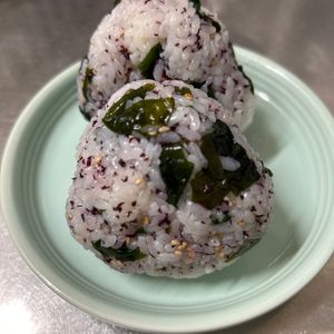 ふうちゃんの作ってみた!投稿(【我が家の人気おにぎり】
家にある材料でパパッと混ぜるだけ。)
