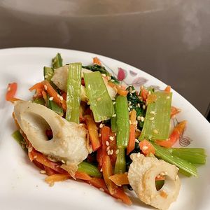 ケの作ってみた!投稿(【小松菜と人参とちくわのごま和え】栄養満点◎彩り◎お弁当にも)