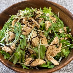 楽ラク手抜キッチン🐶🐾の作ってみた!投稿(【レタスと鶏むね肉の塩昆布サラダ】むくみ解消、腸活に)