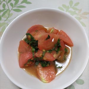 KUMIKOの作ってみた!投稿(汁まで飲みほす美味しさ♡トマトと大葉のだしマリネ)