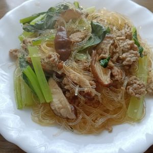 ぽぽペの作ってみた!投稿(小松菜と椎茸たっぷり《麻婆春雨》ごはんにもお酒にも♪♪)