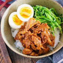 柔らか豚こまと豆苗のルーロー飯【#時短#節約#丼#ランチ】
