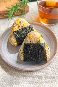 ツナ卵の塩昆布おにぎり