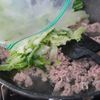 【辛さなし】包丁不要!!5分煮るだけ麻婆白菜の工程1
