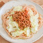 ひと皿でお腹いっぱい！キャベツ納豆パスタ