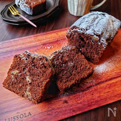【チョコバナナケーキ】
ホットケーキMIXで混ぜて焼くだけ♡