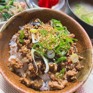 633toの作ってみた!投稿(【なすとひき肉のピリ辛味噌丼】さっと作りたい日におすすめ！)