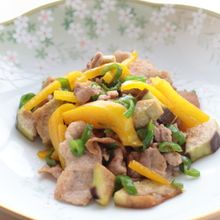 シンプルだからこそご飯が進む！茄子と甘とうがらしの豚肉炒め