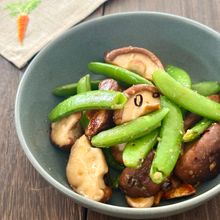 5分おかず《スナップエンドウとしいたけの塩にんにく炒め》