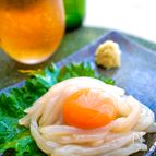 ＼3分レシピ／卵黄とろり♪イカの生姜醤油和え