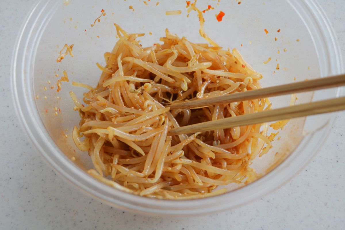 レンジで簡単！ラーメン屋さんみたいな『ピリ辛もやし』 | レシピ