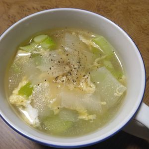 ももの作ってみた!投稿(野菜の皮を活用！『野菜の皮と卵のコンソメスープ』)