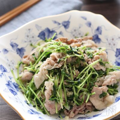 【豆苗と豚ばらのにんにく塩レモン炒め】5分かからずに激旨！