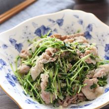 【豆苗と豚ばらのにんにく塩レモン炒め】5分かからずに激旨!