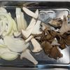 ワンパンでおうちバル！鶏もも肉ときのこの『無水』白ワイン蒸しの下準備