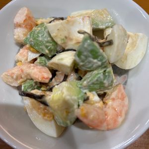 おいしーさーの作ってみた!投稿(アボカドとむき海老とゆで卵の梅塩昆布マヨサラダ)