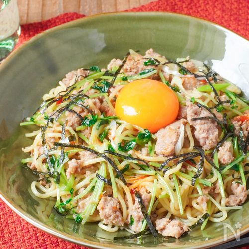 5分!レンチン1回!\豆苗肉そぼろ混ぜ麺/