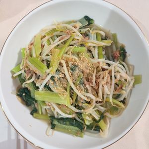 milkの作ってみた!投稿(汁だけでご飯３杯😋🍚小松菜ともやしのにんにく青菜炒め🥬)