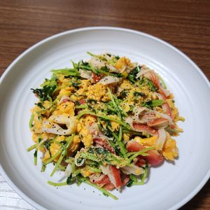 とももの作ってみた!投稿(【豆苗のふわ玉にんにく炒め】お肉なしでも大満足♪)