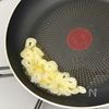 ［スパイシーシュリンプ］海老とじゃがいもとズッキーニの炒め物の工程2