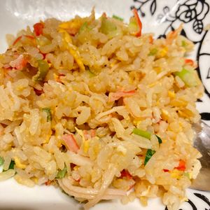 すみれの作ってみた!投稿(簡単絶品中華【カニカマたまご炒飯】冷食にできます‼︎)