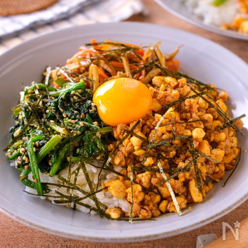 【豆腐そぼろの和風ビビンバ】ごま和えときんぴらごぼうで♪