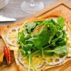 【ルッコラ】レシピ15選｜風味を活かしたサラダからパスタ、おつまみまで！